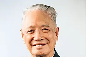 他被免去副总长、中央委员，本打算退休养老，没想到又被重用13年图片