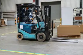 农民工打工难，工作难找，工资降低，究竟是何原因？图片