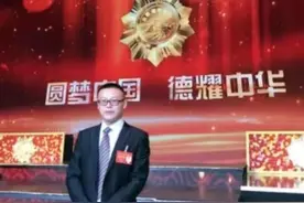 女孩不幸成植物人，男友不离不弃，500多天24小时照顾直至苏醒图片