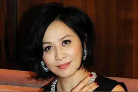 刘嘉玲彻底崩溃！结婚17年无子真相大白，当年遭绑架真相被曝光图片