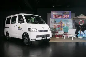 丰田面包车Ace Van上市，跟国产神车五菱宏光有什么区别！图片