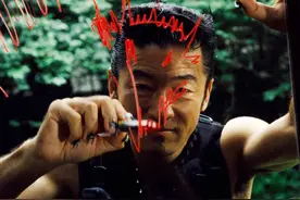 日本男星浅野忠信《周末画报》封面大片，怪咖造型艺术范儿十足图片