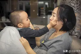 “打人不打脸”，为何宝宝总喜欢打妈妈脸？其中原因让人哭笑不得图片
