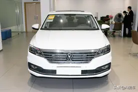 便宜自动挡，油耗5.5L，德系合资热销家轿，燃92油好养，大众朗逸图片