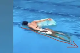 蝶泳前进和出水换气的动力在哪？无臂蝶，波浪蝶是蝶泳技术核心！图片