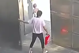 后奶将孙子锁门外后续：清晨再闹事，聊天记录曝光，官方介入调查图片