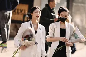 又被“上海素人街拍”圈粉了！这些时髦套路，堪称穿搭教科书图片