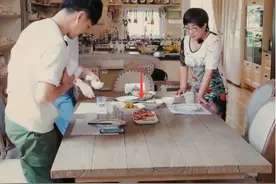 重庆一家三口晒年夜饭，意外引发热议，总共就俩菜，网友：真心酸图片