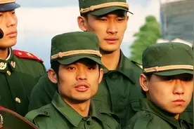 20年军旅生涯，军衔中校，退伍到体育局的林丹级别年薪如何？图片