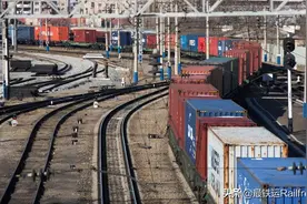 受制裁后的乱象：15万辆闲置车皮停滞在俄罗斯铁路网图片