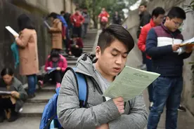 父母强制考公考研，男子“记忆错乱”，误认为自己回到高三图片