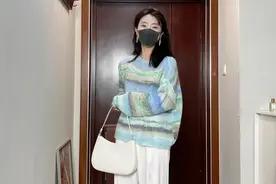 别穿小白鞋了，春季穿九分裤+运动鞋才是最流行的！图片