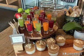 北京小伙晒候机室免费美食，都是高碳水，网友：只有贵宾厅才有图片