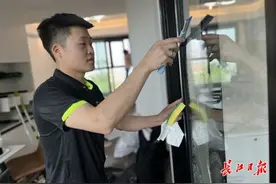 “不等待，拼就完了”，24岁小伙带着一群年轻人干保洁图片