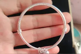 银手镯别乱带，如果不注意可能会带来麻烦，真不是迷信，快看看！图片