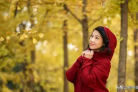 女人上了年纪，拍照不要“大妈味儿”，3个方法拍出高级感照片图片