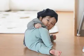 这位妈妈用相机记录3岁女儿的日常，网友：古灵精怪，可可爱爱图片