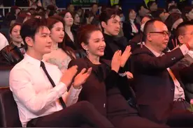 微博之夜6大尴尬瞬间：黄晓明baby同框，唐嫣被拦会场门口进不去图片