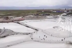 茶卡盐湖现有盐够全国吃70年，浙江援青人员：茶卡盐湖的盐是可再生的，而且跟海域没有任何关系图片