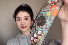 奚梦瑶女儿周岁生日狂收礼物，童装全是大牌，连文具都是奢侈品图片