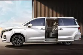 荣威iMAX8：豪华MPV，2.0T+爱信8AT，18.58万，为何月销这么差？图片