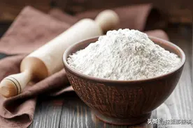 买面粉，分清“高筋”和“高精”区别大，牢记3诀窍，挑到优质粉图片