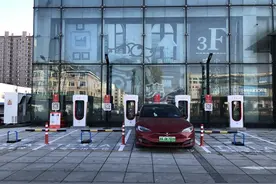 特斯拉中国率先将解锁地板锁集成到国内手机应用程序中图片