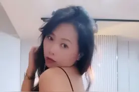 美女老板娘痴迷喝酒，吃猫才是正能量封神，情人节杭州之行惹争议图片