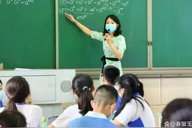 女老师现场“解剖人体器官”，学生看得不眨眼，家长：不堪入目图片