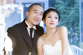 李保田：缺席儿子婚礼，儿媳用爱化解父子矛盾，如今一家其乐融融图片