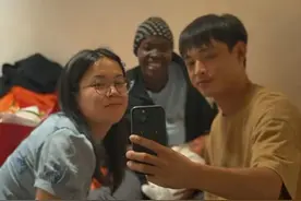 rose为女儿办满月宴，与母亲分享喜悦，千万网红石村小月到场祝贺图片