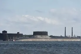 排水量5万吨堪比航母，941型战略核潜艇，世界最大的"深海幽灵"图片