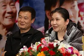 老戏骨孙松：主演《渴望》走红，娶小10岁美妻，结婚22年无子女图片
