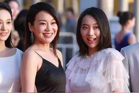 闫妮女儿邹元清：从不看妈妈拍的电视剧，最放心不下离异的母亲图片