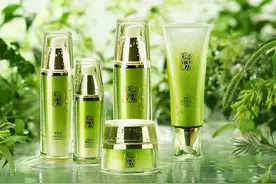 国产化妆品十大品牌 1. 百雀羚 2.自然堂 3.珀莱雅图片