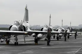 台掏空家底增援台东，解放军18架战斗机突入，台军4小时11次喊话图片