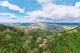 在秦岭南麓群山之巅，有个规模巨大的石板房古村落——空山新雨后 踏访鞑子梁图片