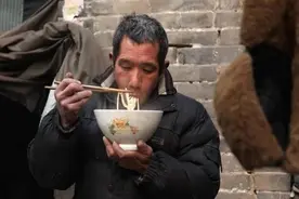 人过五十，学会“自私”，生活就顺了图片