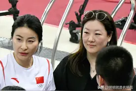 奥运健儿访港最后一天，两代跳水皇后伏明霞和郭晶晶同台！图片