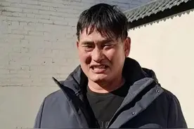 “大衣哥”朱之文小学没毕业，“书法”却卖到4个字20万，靠什么图片