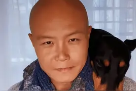 48岁陶红因病去世，9岁女儿一路跪拜祈福，与乐嘉婚姻仅维系3年图片