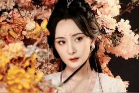 杨幂爸爸现身！首次回应女儿伤情：谢谢关心，天佑女儿，一切都好图片