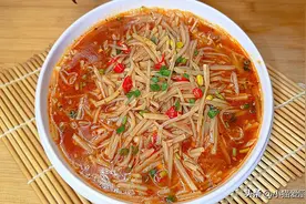 你吃过炖煮的酸辣土豆丝吗？做法简单，比炒的更加入味好吃图片