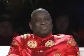 北大才女远嫁非洲，不久回国摆地摊，两年后等来丈夫，成高官夫人图片