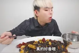 长沙夜市“16元爆炒鹅卵石”引热议，暴露了当下社会一个可怕现象图片
