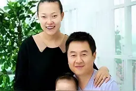 施之皓近况：二婚娶弟子李楠，赴巴新执教，如今面容尽显苍老之态图片