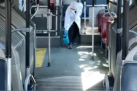 北京公交：途经重点区域线路趟趟消杀图片