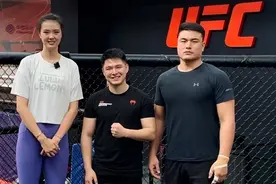 结婚4个月发福！27岁张常宁练搏击，穿紧身衣露小肚腩，长腿亮眼图片