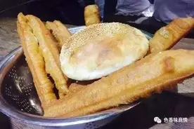 大饼油条是绝配，在上海被称为“一副”，其他地方则“南橘北枳”图片
