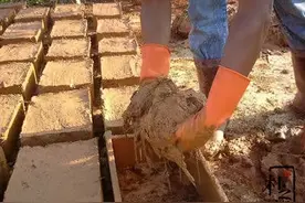 传统生土用法：夯土墙、土坯砖和抹墙糊灶台图片